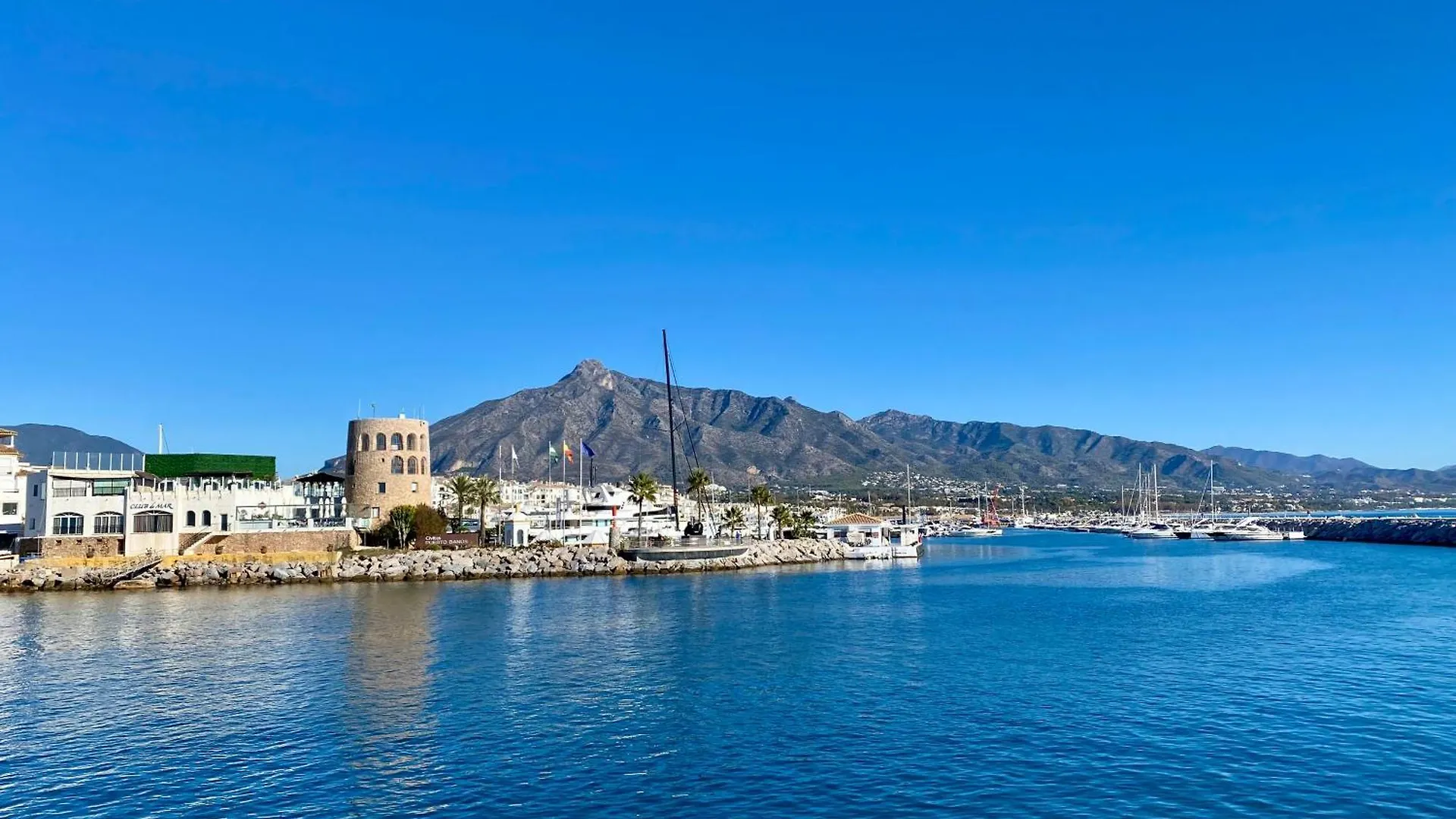 Luxury Puerto Banus Penthouse With Parking & Wi-Fi Apartment Marbella