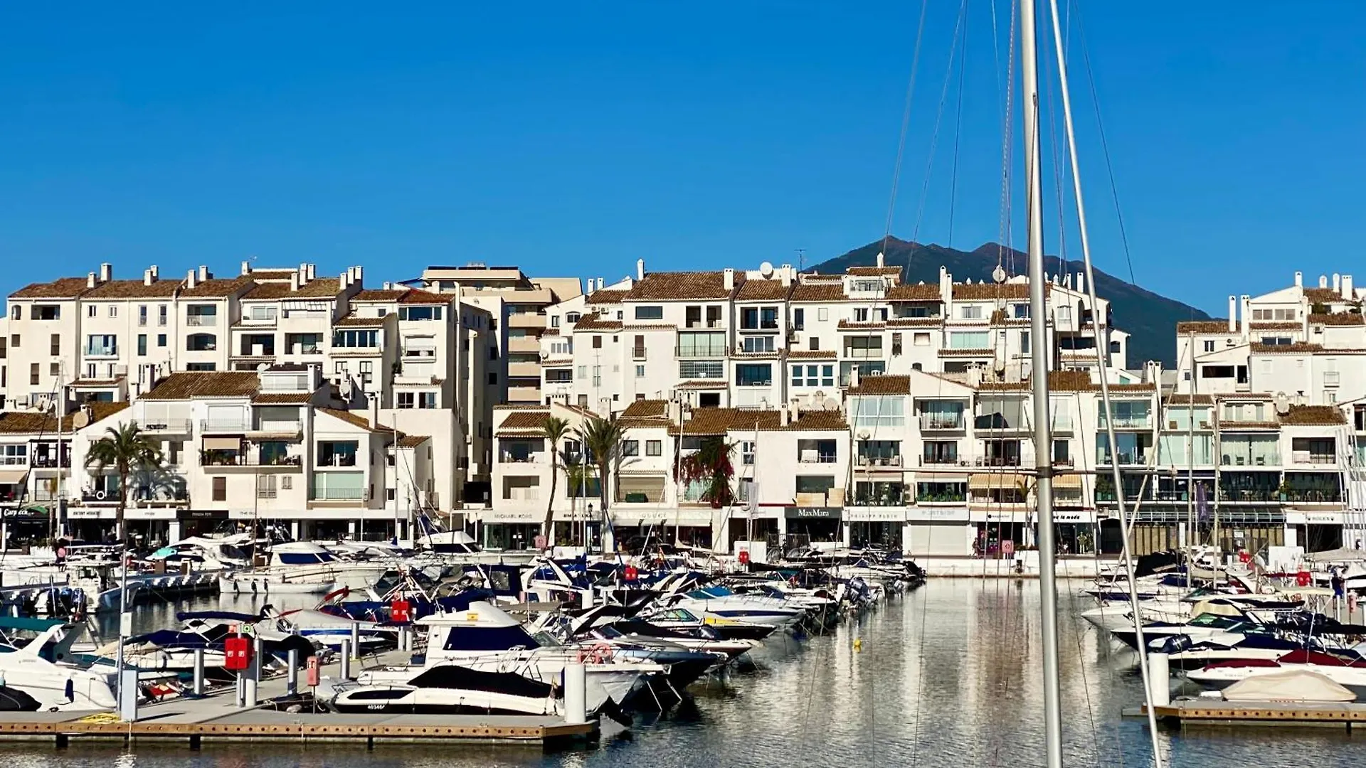 Luxury Puerto Banus Penthouse With Parking & Wi-Fi Apartment Marbella