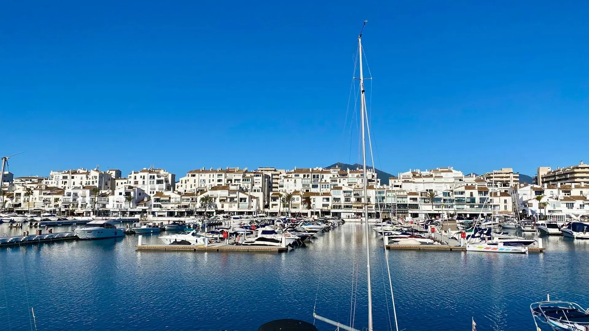 Luxury Puerto Banus Penthouse With Parking & Wi-Fi Apartment Marbella